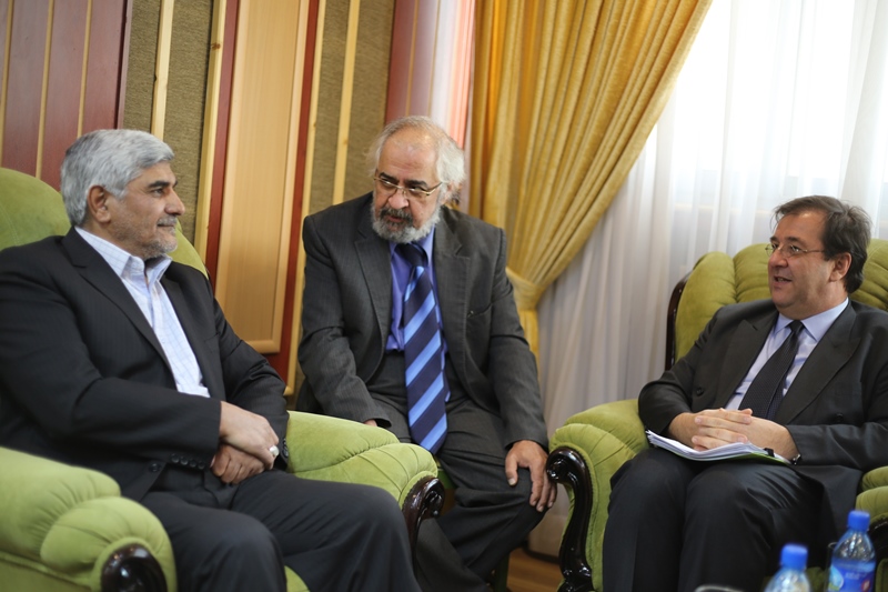 وزير علوم و سفير فرانسه در ايران ديدار و گفتگو کردند
