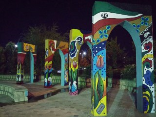 زيبا سازي سازه هاي محرابي شکل محوطه ورودي مسجد دانشگاه