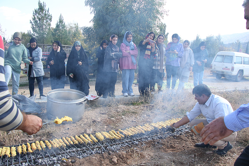 گزارش تصويري از برگزاري اردوي دانشجويان ورودي جديد دانشگاه ايلام به  منطقه گردشگري «کيان» ايوان