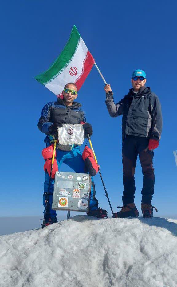  افتخار آفريني مهندس ابراهيم درگاه  دانشجوي کارشناسي ارشد دانشگاه ايلام با صعود به قله آرارات کشور ترکيه