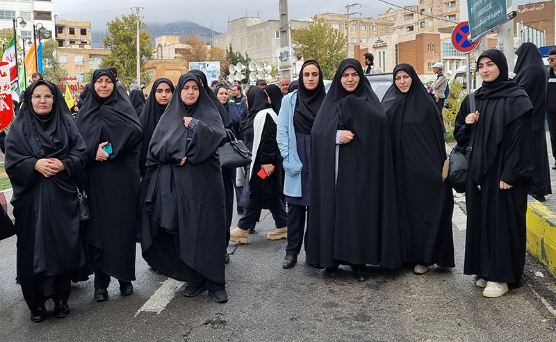 حضور دانشگاهيان دانشگاه ايلام در راهپيمايي يوم الله 13 آبان شهر ايلام