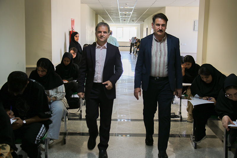 بازديد رئيس دانشگاه ايلام از حوزه‌هاي امتحانات پايان ترم دانشجويان