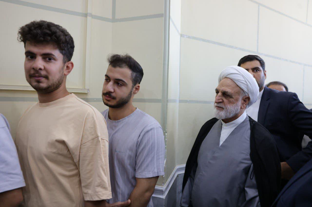 رئيس قوه قضاييه ناهار را با دانشجويان دانشگاه ايلام صرف کرد
