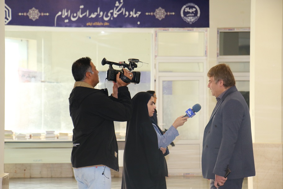 نمايشگاه عرضه کتاب‌هاي وجين‌شده کتابخانه مرکزي دانشگاه ايلام افتتاح شد