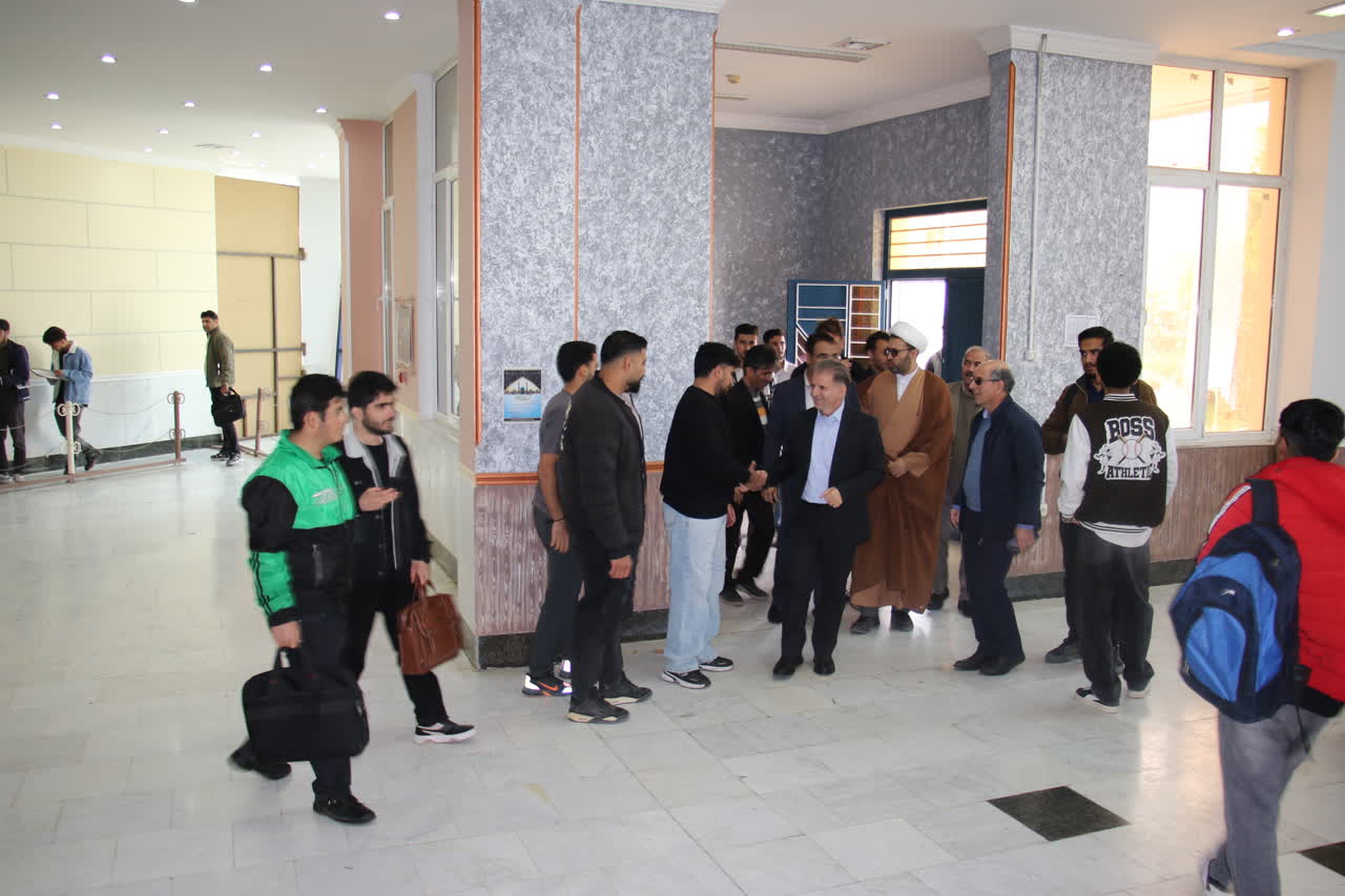 بازديد رئيس دانشگاه ايلام از سلف سرويس دانشجويان