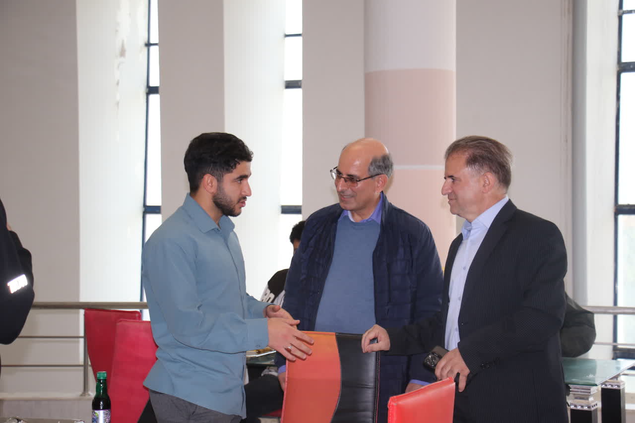 بازديد رئيس دانشگاه ايلام از سلف سرويس دانشجويان