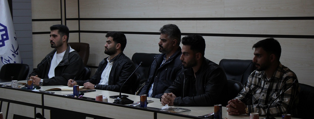 برگزاري نشست هم‌انديشي رئيس دانشگاه ايلام و اعضاي شوراي صنفي دانشجويان