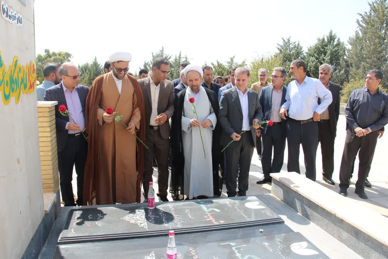 برگزاري آيين غبارروبي مزار شهداي گمنام دانشگاه ايلام 