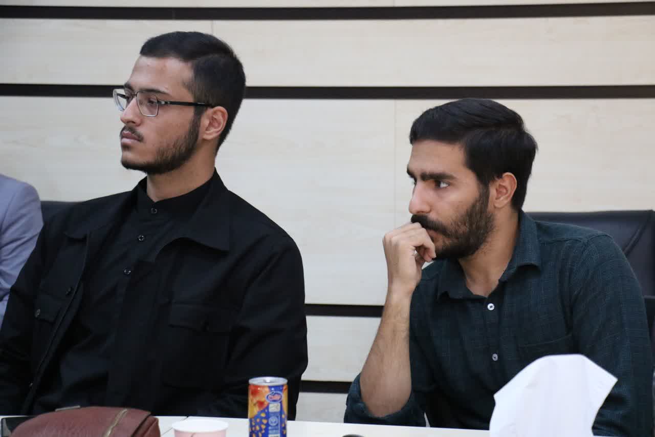 برگزاري نشست هم‌انديشي رئيس دانشگاه ايلام و اعضاي تشکل‌هاي دانشجويي 