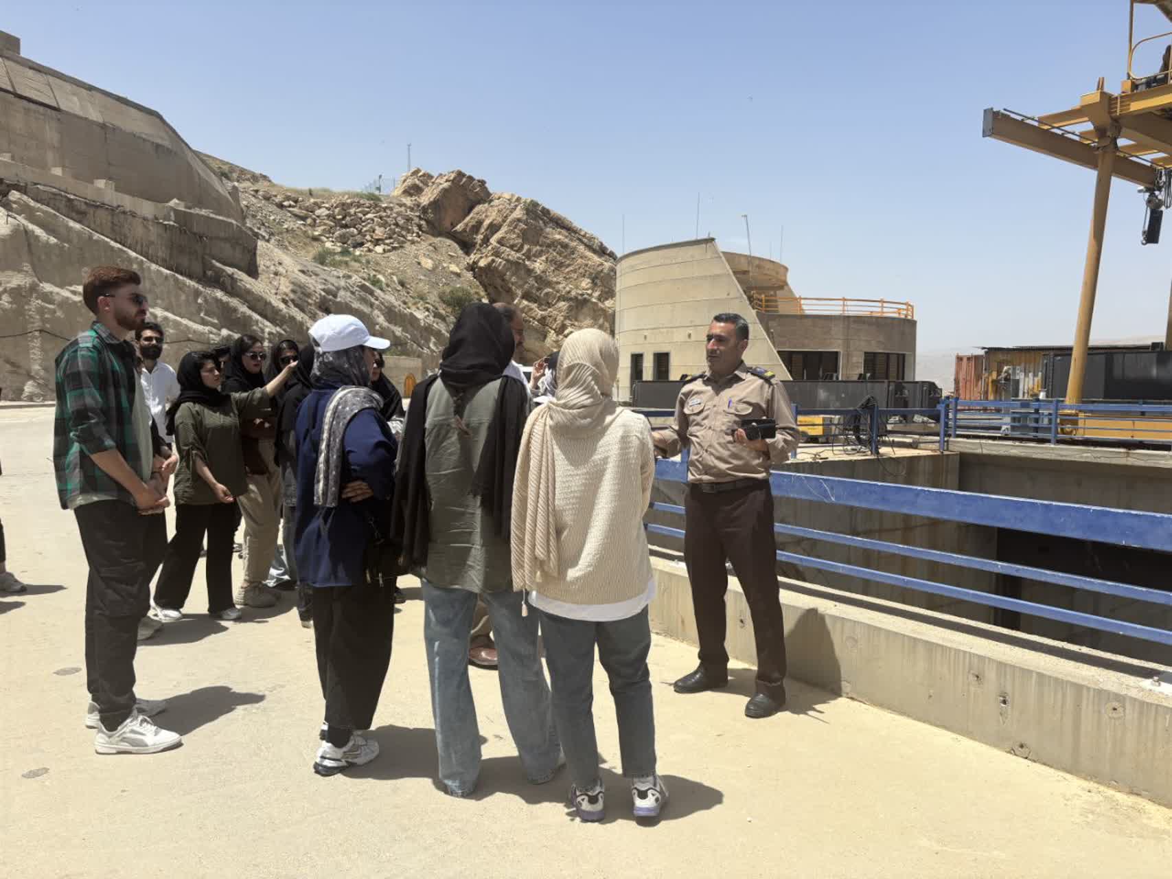 بازديد علمي دانشجويان رشته فيزيک دانشگاه ايلام از «سد و نيروگاه سيمره»