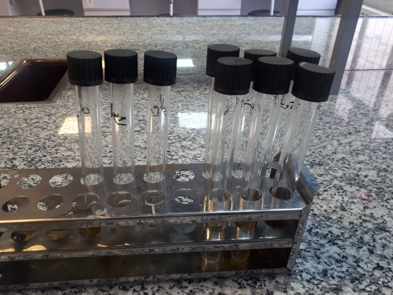 گزارشي از آزمايشات ميکروبي آب مصرفي دانشگاه
