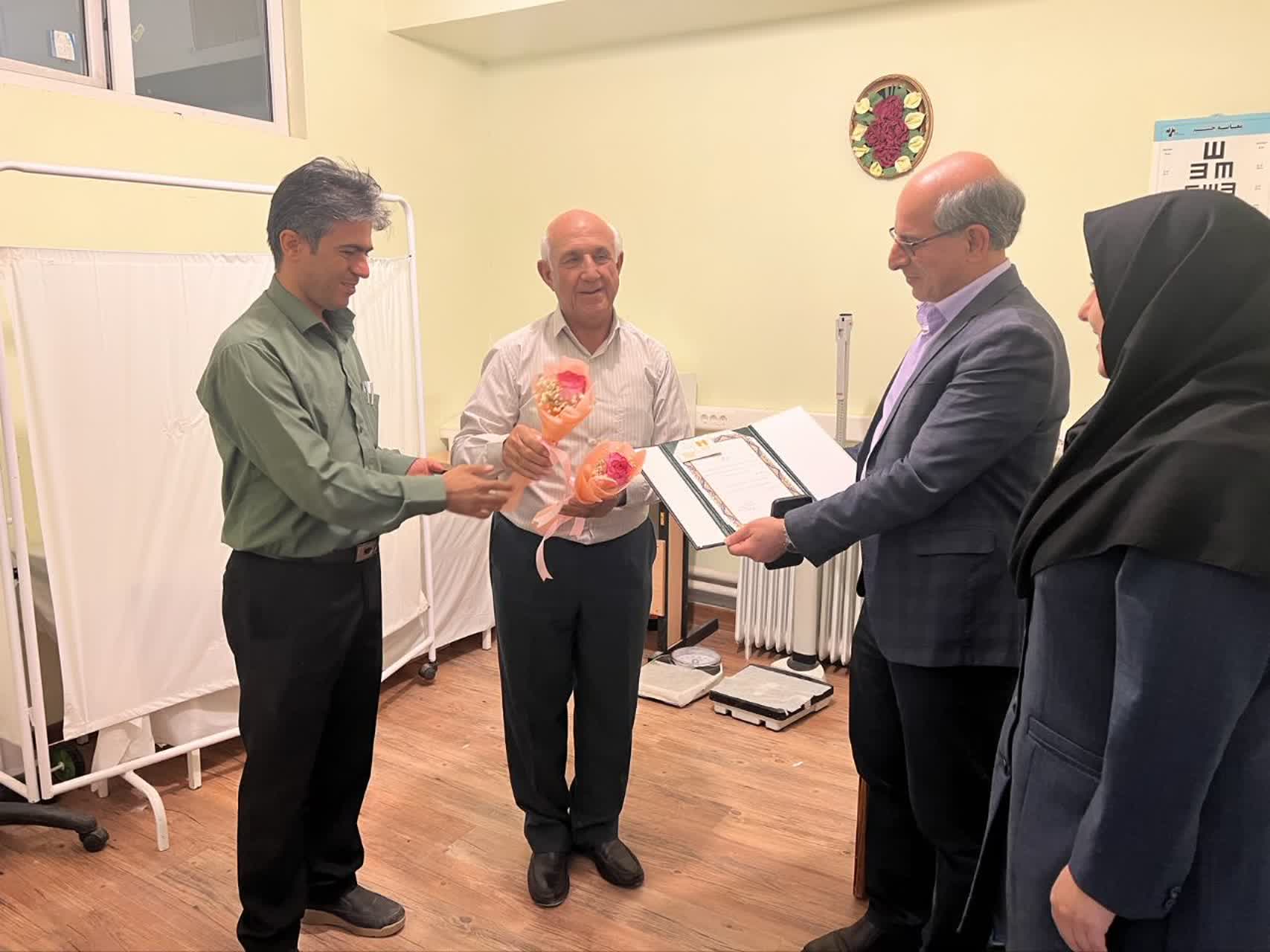 تقدير از پرستار مرکز مشاوره، سلامت و سبک زندگي دانشگاه به مناسبت روز پرستار