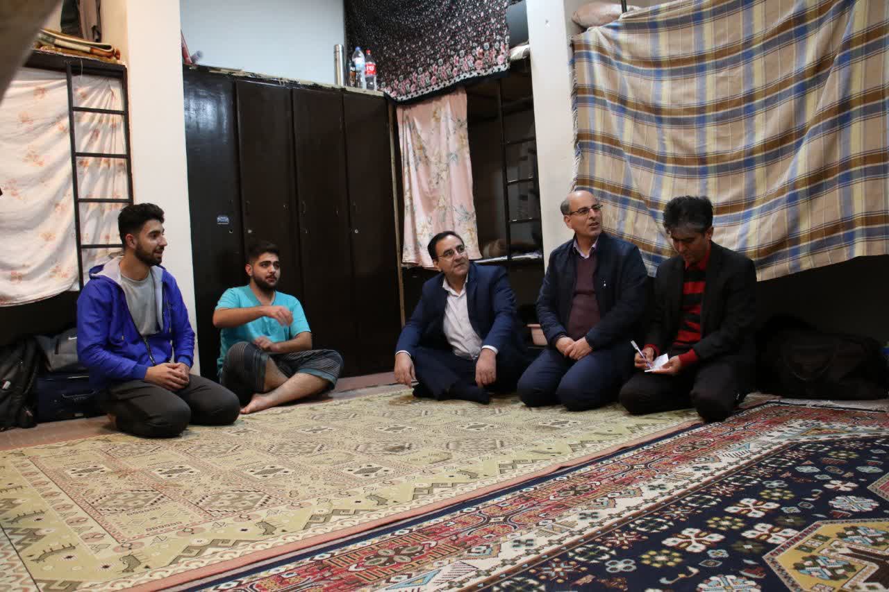 بازديد معاون سياسي و امنيتي استانداري ايلام از خوابگاه‌هاي دانشجويي دانشگاه ايلام