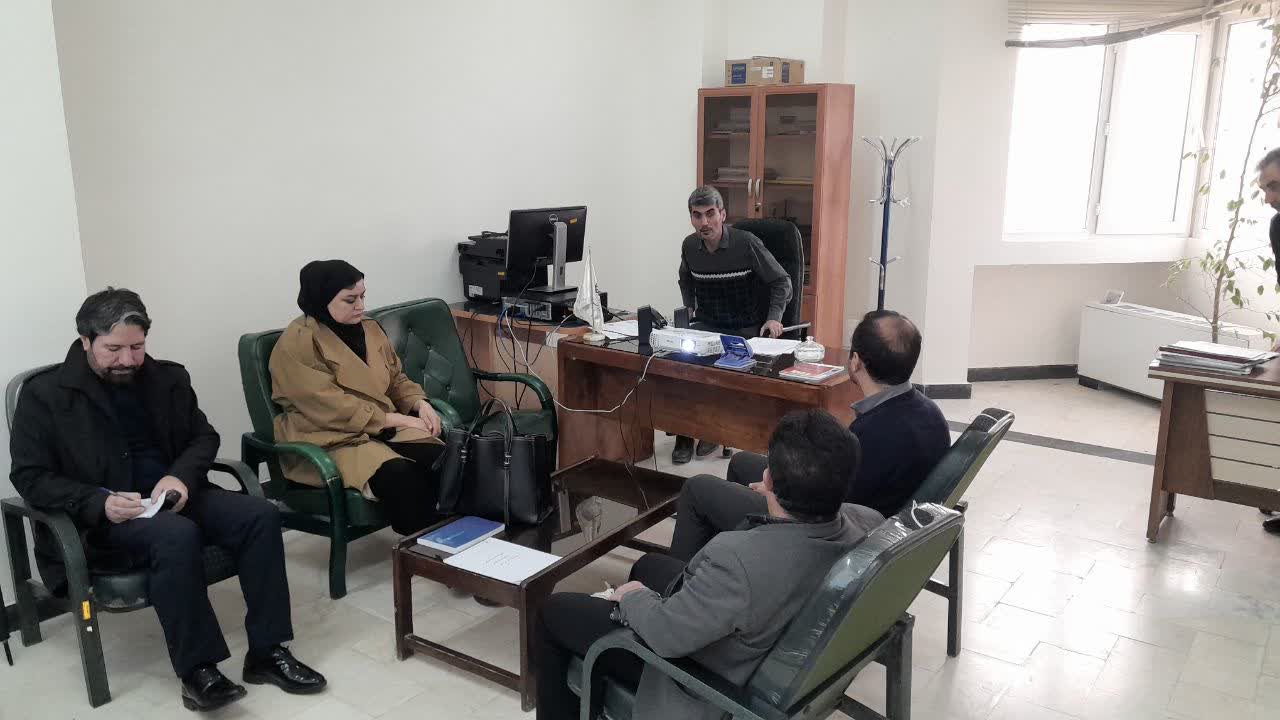 جلسه‌اي توجيهي با هدف تبيين فرآيندها و نحوه صحيح تکميل گزارش‌نامه زيرنظام دانشگاه پيام نور