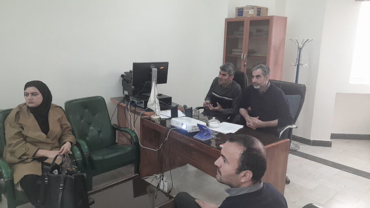 جلسه‌اي توجيهي با هدف تبيين فرآيندها و نحوه صحيح تکميل گزارش‌نامه زيرنظام دانشگاه پيام نور