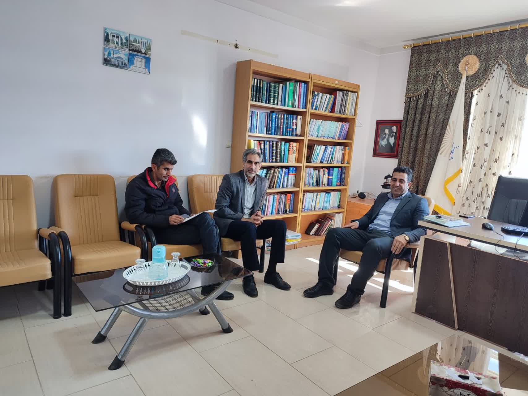 بازديد هيات نظارت، ارزيابي و تضمين کيفيت از دانشگاه پيام نور ملکشاهي